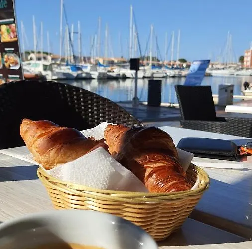 16 Le Cap D'agde Avec Parking Prive Proche Du Centre *